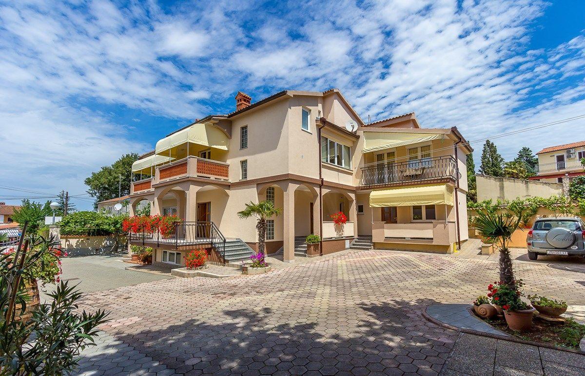 Apartments Nevija 메덜린 외부 사진