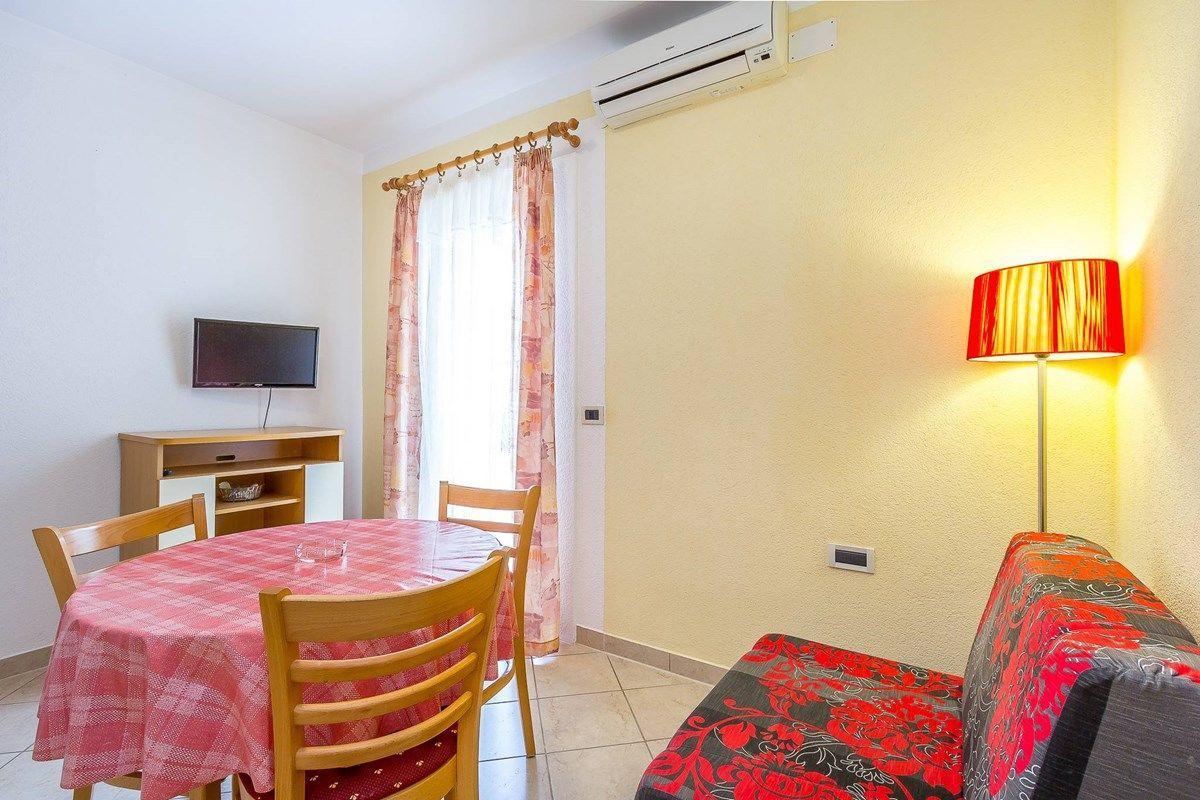 Apartments Nevija 메덜린 외부 사진