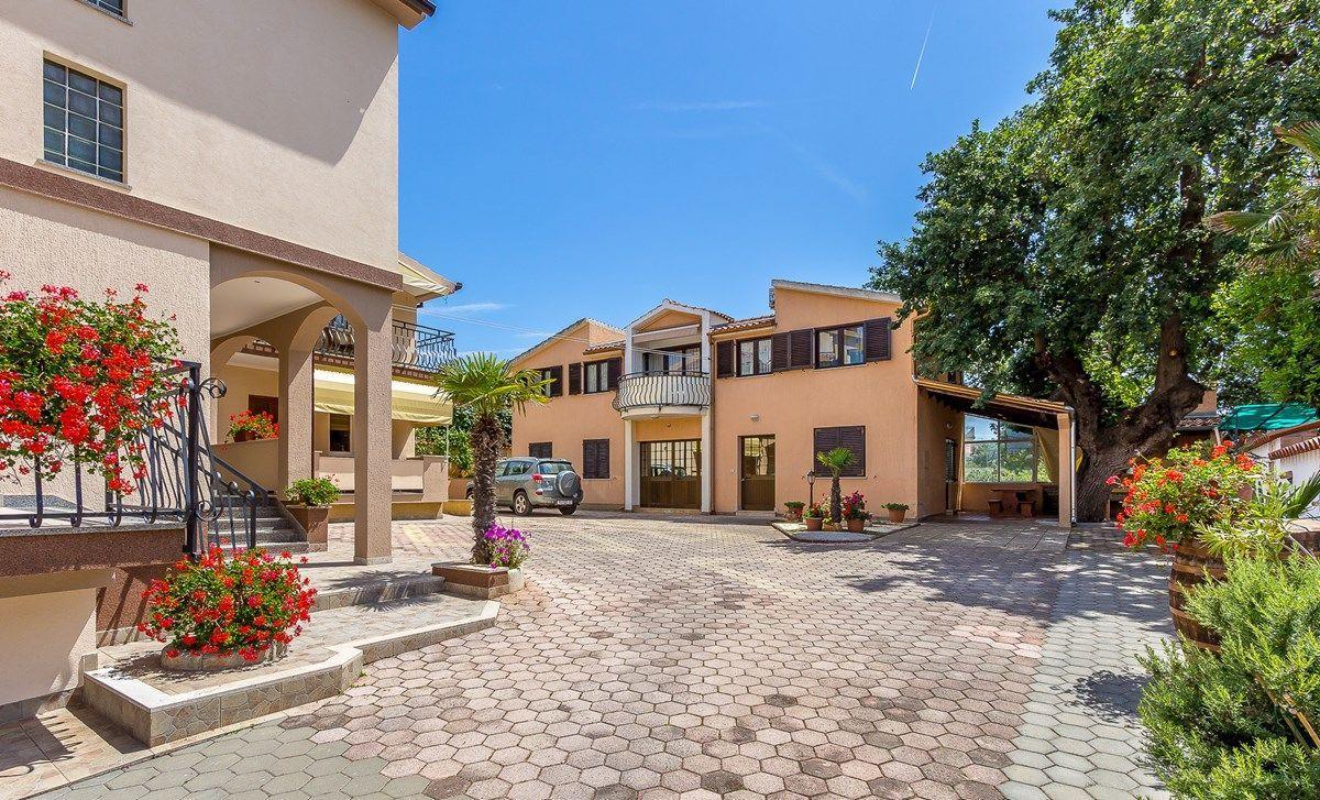 Apartments Nevija 메덜린 외부 사진