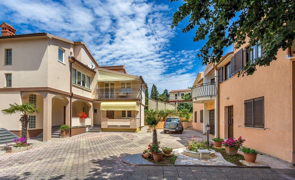 Apartments Nevija 메덜린 외부 사진