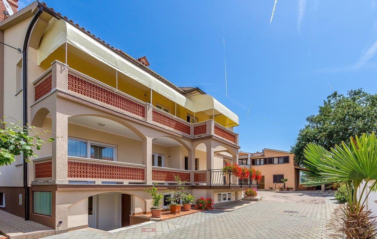 Apartments Nevija 메덜린 외부 사진